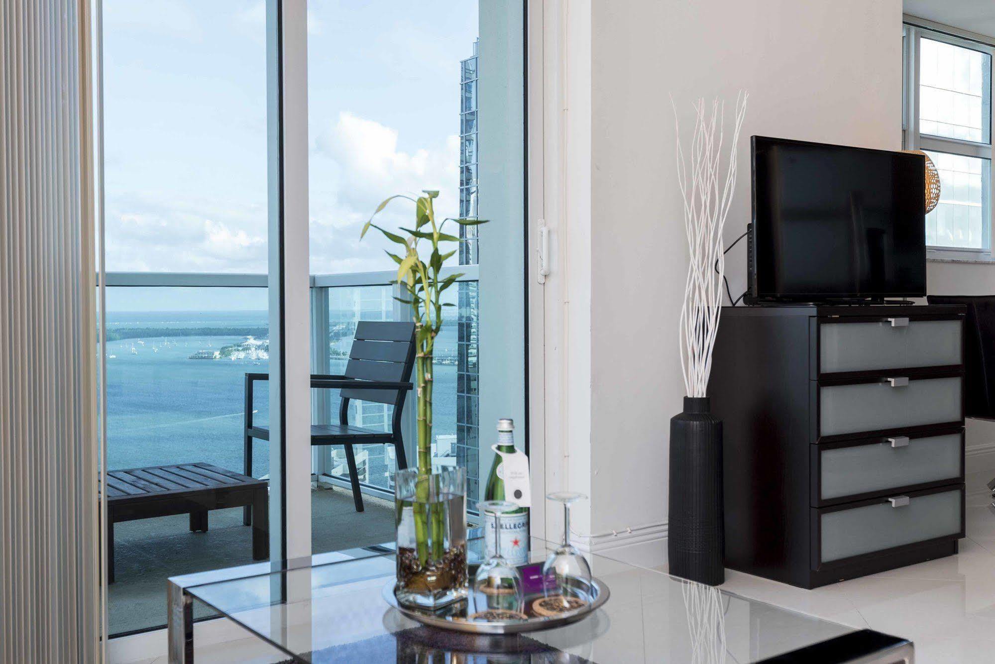 Dharma Home Suites Miami At Brickell ภายนอก รูปภาพ
